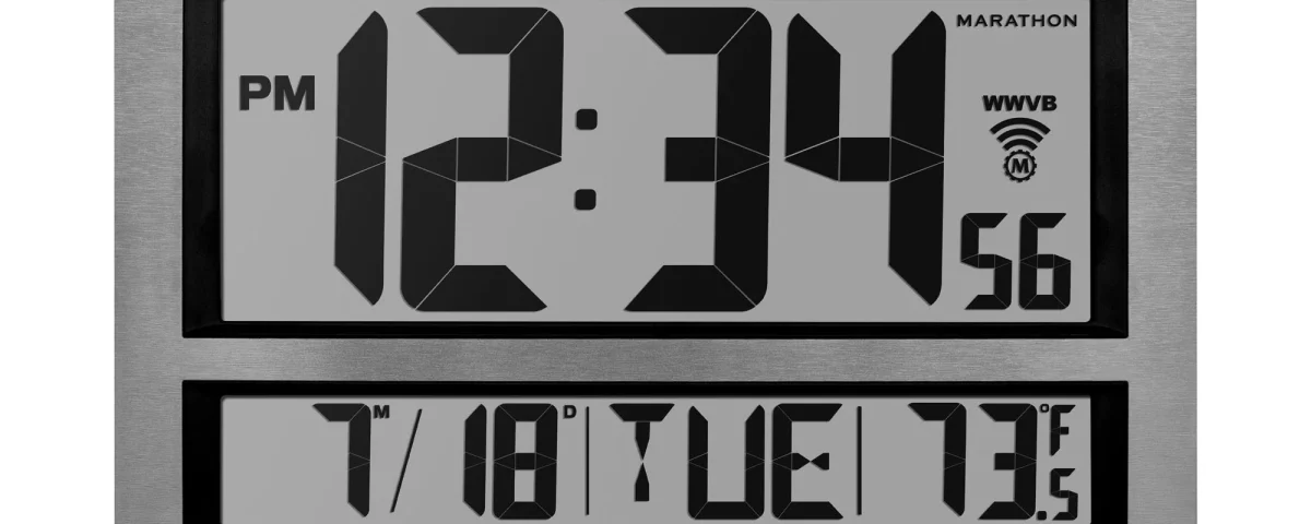 Jumbo Self-Setting Wall Clock
